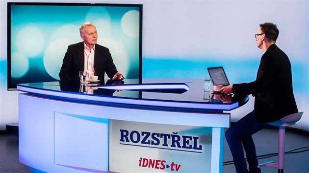 Dopravn expert Roman Budsk a modertor Vladimr Vokl v diskusnm poadu iDNES.tv Rozstel (11. ledna 2017)