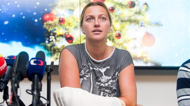 Tenistka Petra Kvitová na setkání s novinái po proputní z nemocnice. (23....