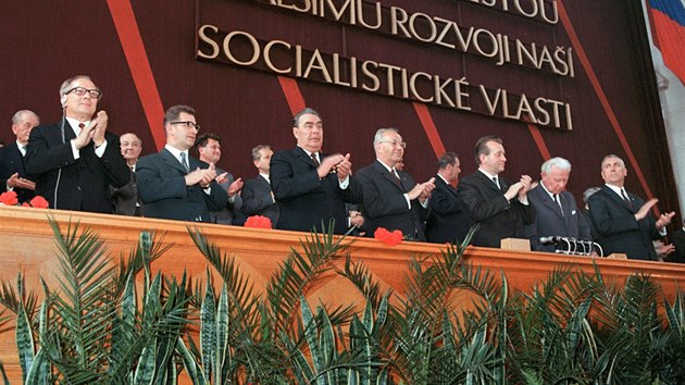 Vron 14. sjezd  Komunistick strany eskoslovenska se konal v praskm Prmyslovm palci na Vstaviti (tehdy Parku kultury a oddechu Julia Fuka). (25. kvtna 1971)