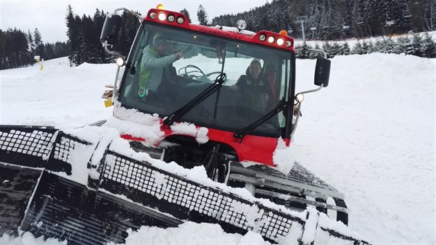 Ve Skiarelu Lipno na vkend otevou skikrosovou tra, kterou pomh stavt Jakub Flejar, trenr Evy Samkov.