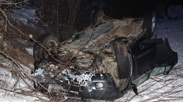 idi toyoty s glykemickm okem nezvldl zen a ped obc Hajany skonil na stee v pkopu. Utrpl drobn zrann.