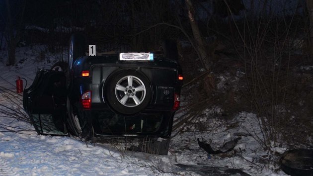 idi toyoty s glykemickm okem nezvldl zen a ped obc Hajany skonil na stee v pkopu. Utrpl drobn zrann.