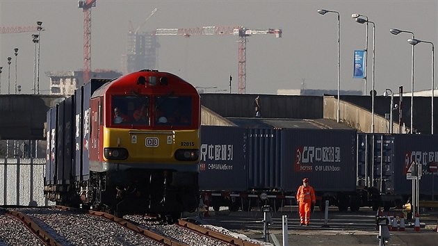 Prvn nkladn vlak dorazil z ny do Londna (18. ledna 2017).