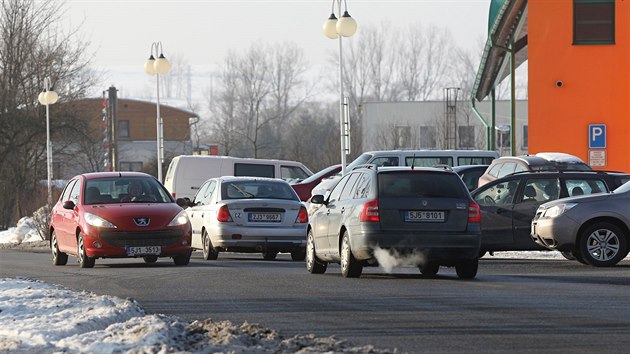 Kiovatka ikovy a Rantovsk ulice v Jihlav je u dobe znm nejen mezi mstnmi. idii z celho kraje vd, e pi vjezdu z vedlej ulice si tu i mnoho minut pokaj. Situaci by zanedlouho mly napravit mobiln semafory.