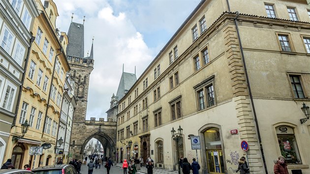 Poprv se v Praze technika vyuovala v Saskm dom (vpravo od mosteck ve), ve kterm bydlel zakladatel VUT Christian Josef Willenberg (18.1.2017).