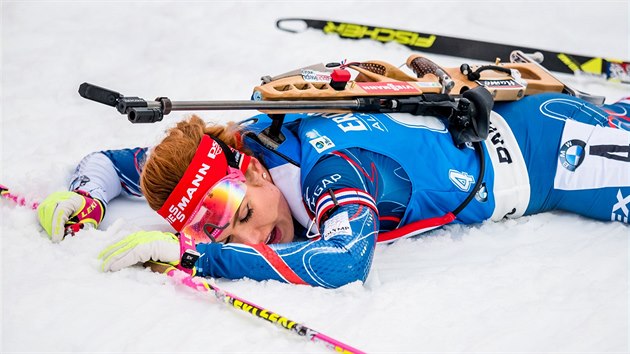 Vyerpan Gabriela Koukalov v cli tafety v Ruhpoldingu.