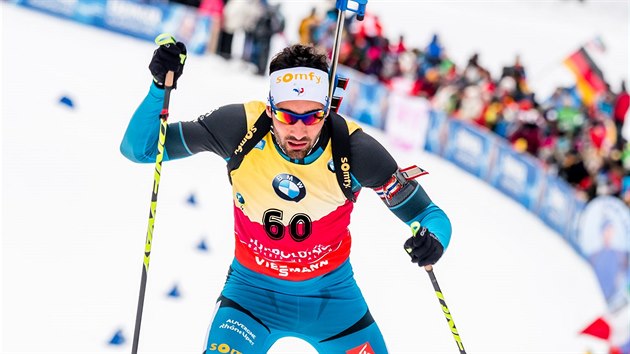 Francouzsk biatlonista Martin Fourcade m za triumfem ve sprintu v Ruhpoldingu.