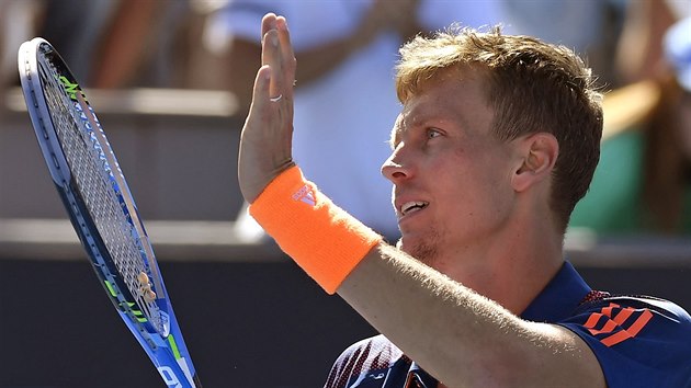 esk tenista Tom Berdych v duelu s Amerianem Harrisonem.