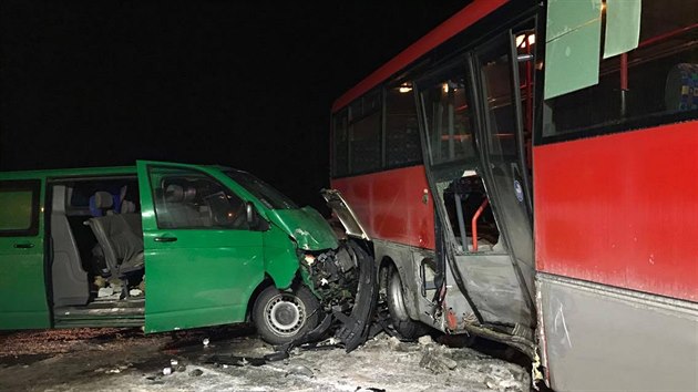 idi autobusu nedal na umpersku pednost dodvce na hlavn silnici, pi srce byla uvnit n zranna tylenn osdka.