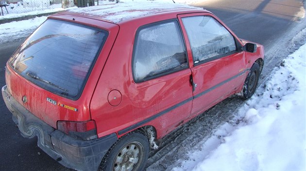 Policist zastavili Peugeot 106 ve Vamberku.