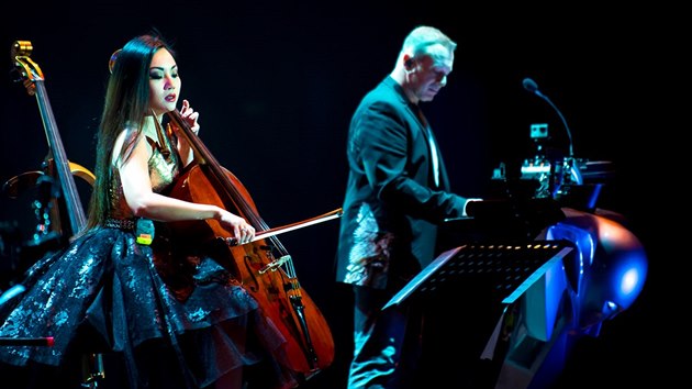 Michal Dvok a cellistka Tina Guo v pedstaven Vivaldianno