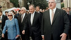 Bývalý nmecký prezident Roman Herzog s manelkou na fotografii s bývalým...