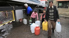 Damašek se kvůli bojům v údolí Barada potýká s nedostatkem vody (16. ledna 2017) Damašek se kvůli bojům v údolí Barada potýká s nedostatkem vody (16. ledna 2017)