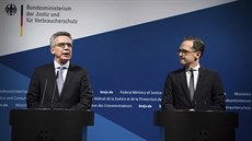 Němečtí ministři vnitra a spravedlnosti Thomas de Maiziére (vlevo) a Heiko Maas... Němečtí ministři vnitra a spravedlnosti Thomas de Maiziére (vlevo) a Heiko Maas...