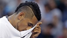 Australský tenista Nick Kyrgios ve 2. kole Australian Open vypadl. Na kurtu i...