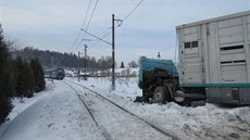 Střet vlaku s náklaďákem u Letohradu skončil bez zranění. Střet vlaku s náklaďákem u Letohradu skončil bez zranění.