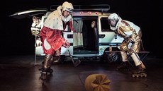 Snímek z inscenace Souborné dílo Williama Shakespeara ve 120 minutách... Snímek z inscenace Souborné dílo Williama Shakespeara ve 120 minutách...