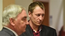 Tomáš Iliev (vpravo) je na snímku s obhájcem Františkem Pohankou. Tomáš Iliev (vpravo) je na snímku s obhájcem Františkem Pohankou.