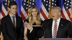 Jared Kushner, Ivanka Trumpová a její otec Donald Trump bhem prezidentské...