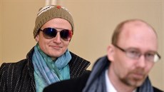 Advokátka Michaela Salaová pichází k Mstskému soudu v Praze. Je obalovaná z...