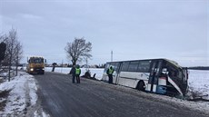 U stedoeské obce Stedokluky sjel linkový autobus do píkopu, jedna ena...