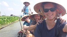 Ty a jeho dva kamarádi cestovali deset dn údolím eky Mekong. Urazili 800...