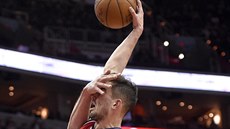 Tomá Satoranský z Washingtonu na tuhle sme nevidí, fauloval ho Meyers Leonard...