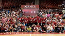Basketbalisté Bayernu Mnichov se svými fanoušky na předsezonním představování... Basketbalisté Bayernu Mnichov se svými fanoušky na předsezonním představování...
