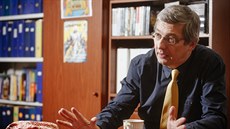 Religionista doc. PhDr. Zdeněk Vojtíšek Th.D., který se zabývá výzkumem kultů,... Religionista doc. PhDr. Zdeněk Vojtíšek Th.D., který se zabývá výzkumem kultů,...