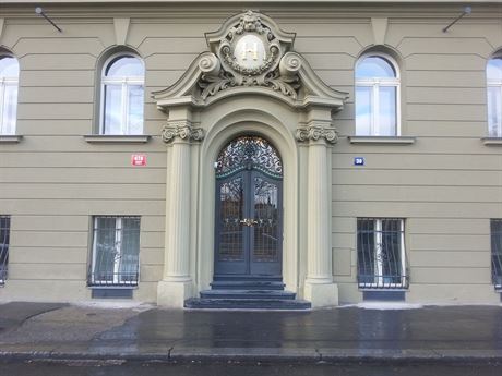 Dm na Jankov nbe byl postaven 1876 -77. Roku 1925 byl pestavn podle...