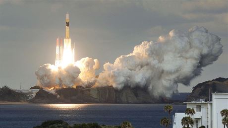 Start japonské rakety s vojenským komunikaním satelitem z kosmodromu...