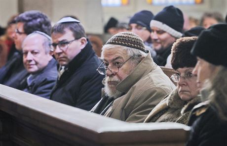 Vzpomínkové setkání v plzeské Velké synagoze k výroí transport id bhem...