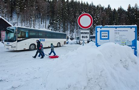 Parkovit autobus ve pindlerov Mlýn