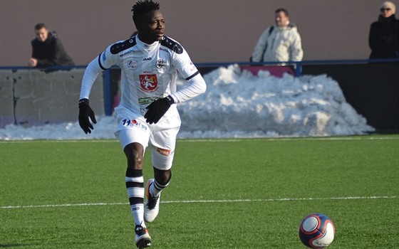 ZSTANE? Kamerunský obránce Olivier Mbaizo si poprvé hradecký dres oblékl v sobotu v zápase s Táborskem a trenéry zaujal.
