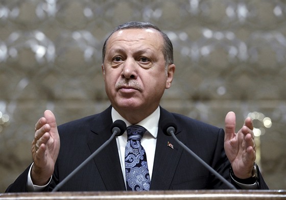 Ústavní zmny schválené parlamentem mají posílit pravomoci Erdogana 