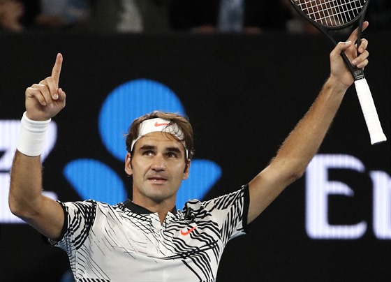 výcarský tenista Roger Federer oslavuje postup do finále Australian Open.