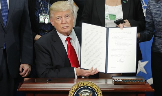 Americký prezident Donald Trump jedním podpisem zasáhl i ivota ady basketbalist.