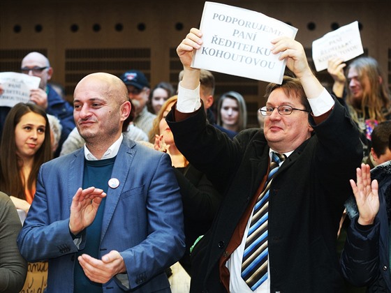 Protiislámský politický aktivista Martin Konvika (vlevo) pi vynáení...