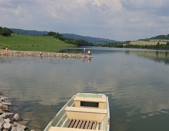 Vodní nádr Ketínka u Letovic na Blanensku pitahuje kadé léto tisíce...