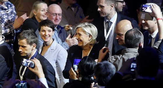 Marine Le Penová a  Frauke Petryová na konferenci evropské krajní pravice v...
