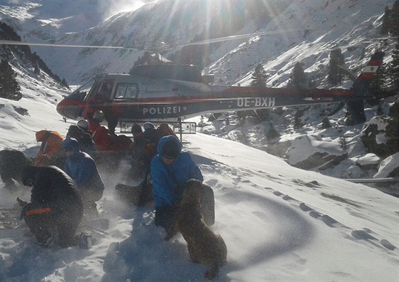 Záchranái zasahovali u laviny v údolí Wildgerlostal u rakouského Krimmlu (22....