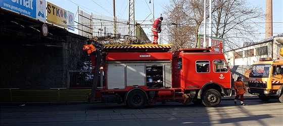 Náklaák pokodil trolej v podjezdu u Výstavit, tramvaje jezdily jinudy.