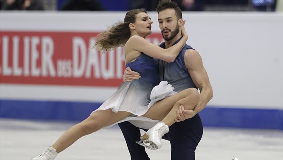Francouzský tanení pár Gabriella Papadakisová a Guillaume Cizeron vybojoval v...