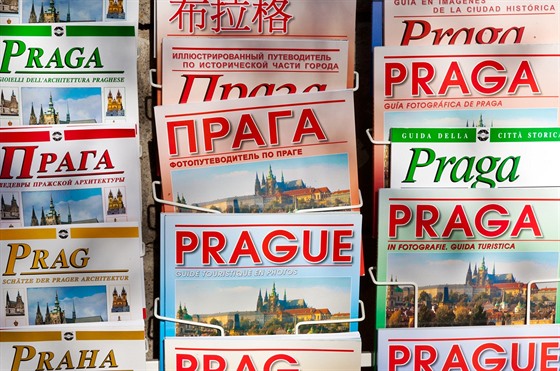 Rutí turisté se vrací do Prahy.