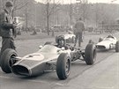 Otto Buchberger ped startem závodu v roce 1967. S formulí Drak II vlastní...