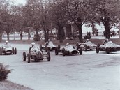 Mezi československými formulemi se vlevo vyjímá Cisitalia Vladimíra Valenty....