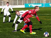Tomáš Jablonský (v červeném) v dresu Brna v utkání Tipsport ligy proti Skalici Tomáš Jablonský (v červeném) v dresu Brna v utkání Tipsport ligy proti Skalici