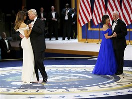 Donald Trump se po pátení inauguraci zúastnil s manelkou Melanií tí...
