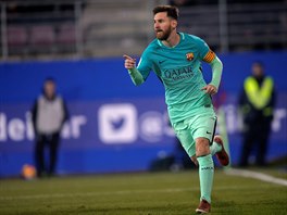 Lionel Messi z Barcelony oslavuje vstelen gl proti Eibaru.