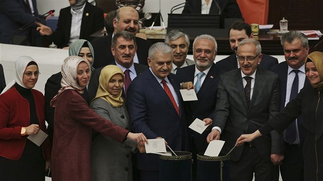 Tureck parlament schvlil stavn zmny posilujc moc prezidenta (20. ledna 2017)